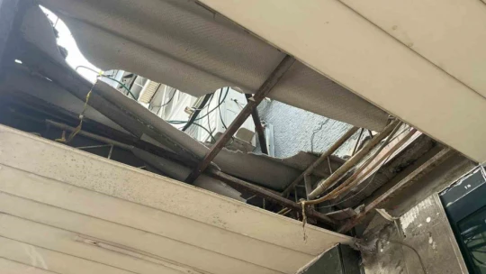 Klima motorunu değiştirirken beton zemine düştü