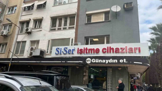 Klima motorunu değiştirirken beton zemine düştü