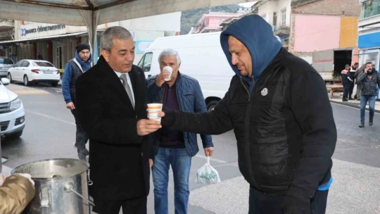 Koçarlı Belediyesi'nin çorba ikramı vatandaşları ısıttı