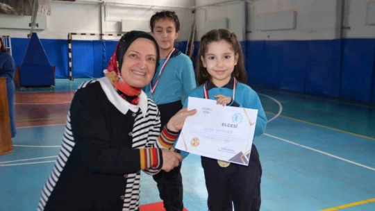 Koçarlı'da Akıl ve Zekâ Oyunları Turnuvası tatlı rekabete sahne oldu