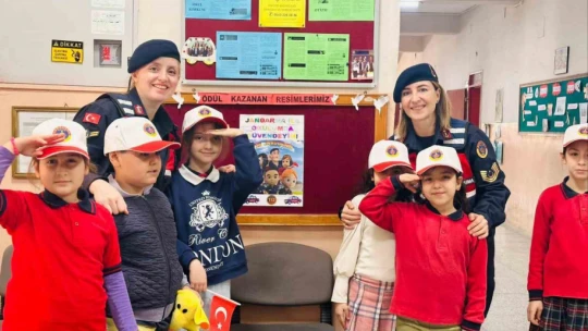 Koçarlı'da jandarma ekipleri öğrencilerle buluştu