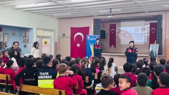 Koçarlı'da jandarma ekipleri öğrencilerle buluştu