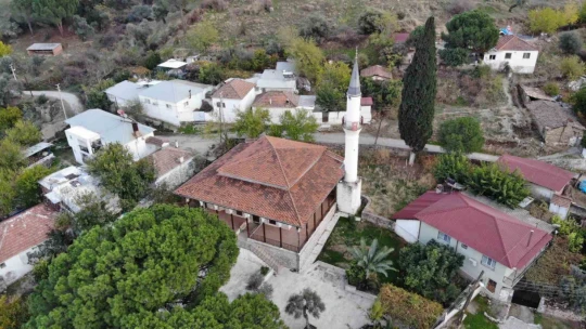 Koçarlı'da tarihe tanıklık eden Cihanoğlu Camii, 239 yıldır ayakta
