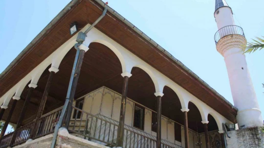 Koçarlı'da tarihe tanıklık eden Cihanoğlu Camii, 239 yıldır ayakta