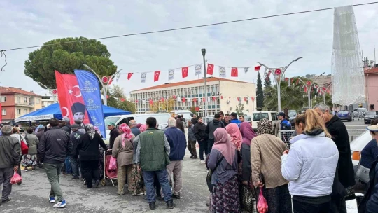 Koçarlı'da vatandaşlar Büyükşehir'in fideleri ile buluştu