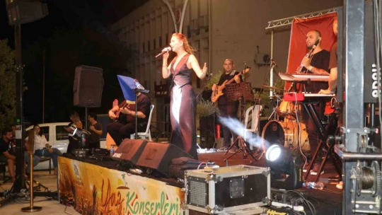 Koçarlı'da vatandaşlar yaz konserinde eğlendi