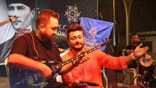 Koçarlı'da vatandaşlar yaz konserinde eğlendi