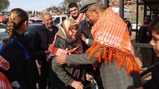 Koçarlı Deve Güreşi'nin onur konuğu 100 yaşındaki Fatma nine oldu