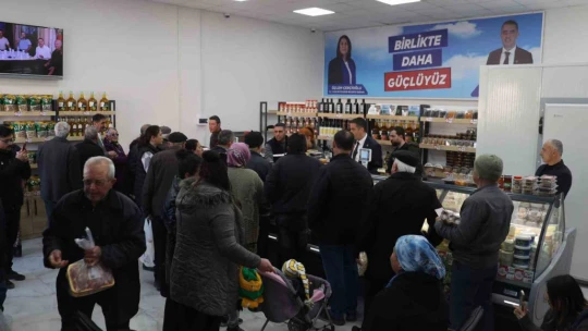 Koçarlı Market ilk günden yoğun ilgi gördü