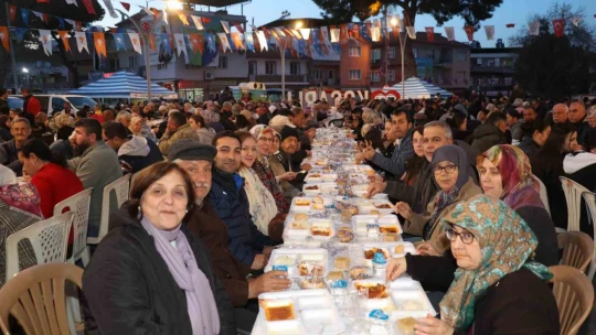 Koçarlılılar belediyenin gönül sofrasında buluştu