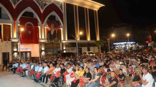 Koçarlılılar çeyrek final heyecanını dev ekranda hep birlikte yaşadı