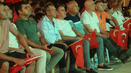 Koçarlılılar çeyrek final heyecanını dev ekranda hep birlikte yaşadı