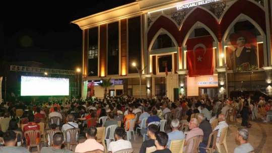 Koçarlılılar çeyrek final heyecanını dev ekranda hep birlikte yaşadı