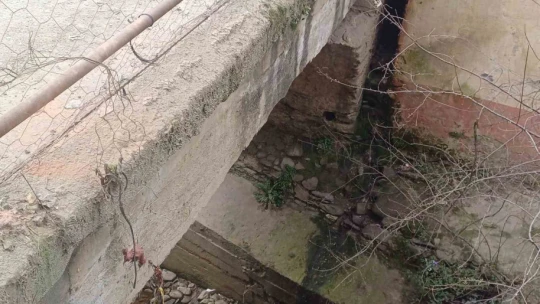 Köşk Başçayır Mahallesi'ndeki köprü tehlike saçıyor
