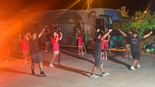 Köşk Gençlik Merkezi Halk Oyunları Ekibi zaferlerini Didim'de kutladı