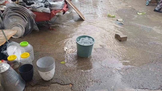 Köşk halkı çamur içinde alışverişten kurtulmak için Belediye Başkanı Güler'e seslendi