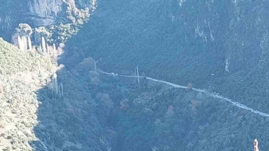 Köşk-Ödemiş yolunda heyelan