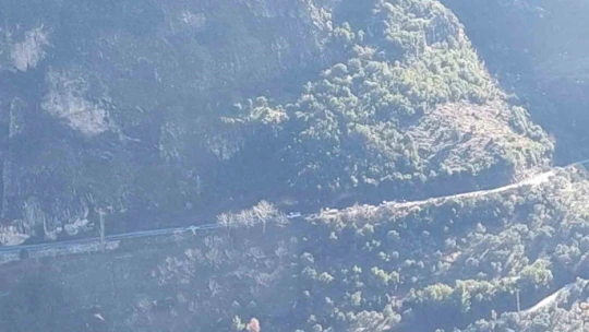 Köşk-Ödemiş yolunda heyelan