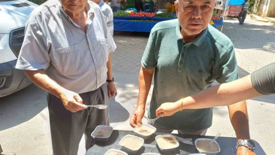 Köşk'te esnaflardan aşure hayrı