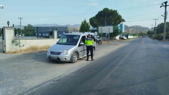 Köşk'te kurallara uymayan 6 sürücüye para cezası