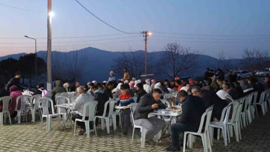 Köylüler iftarını Şehitlikte Başkan Güler'le birlikte açtı