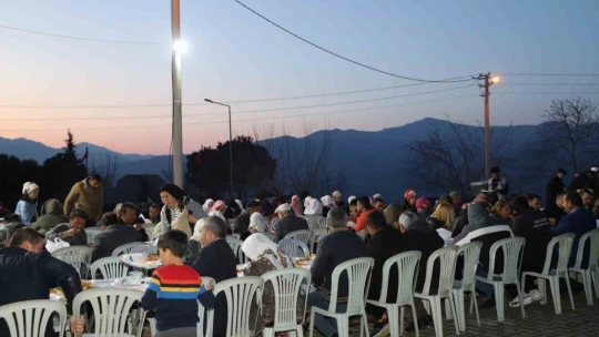 Köylüler iftarını Şehitlikte Başkan Güler'le birlikte açtı