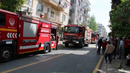 Küçük çocuk çakmakla oynarken evi yaktı