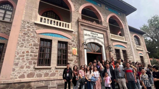Kültürler Buluşuyor projesi ile Ankara'yı gezdiler