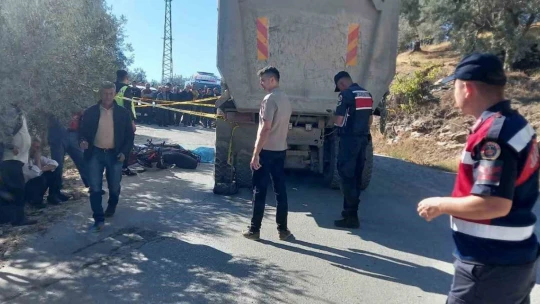 Kum kamyonunun altında kalan anneanne ve torunu hayatını kaybetti