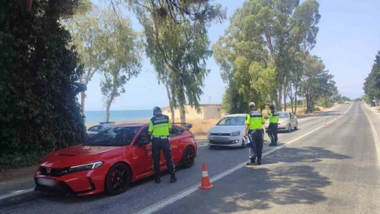 Kurallara uymayan 28 sürücü cezadan kaçamadı