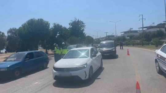 Kurallara uymayan 33 sürücü cezadan kaçamadı