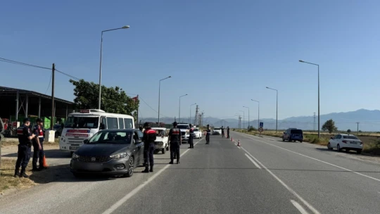Kurallara uymayan 8 sürücü cezadan kaçamadı