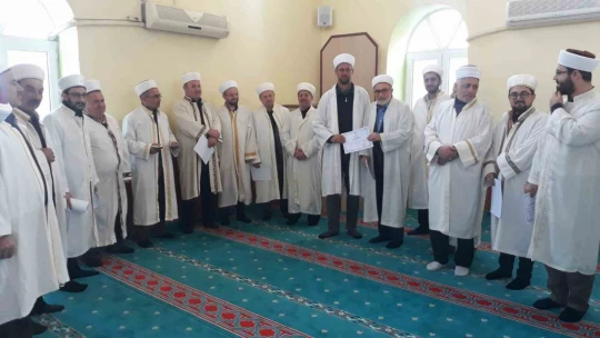 Kursu başarı ile bitiren din görevlilerine belgeleri verildi