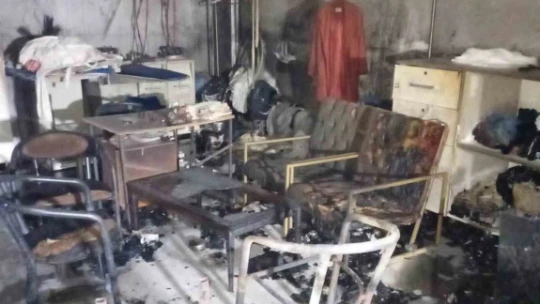 Kuru temizleme dükkanında çıkan yangın iş yerini küle çevirdi