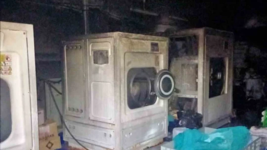 Kuru temizleme dükkanında çıkan yangın iş yerini küle çevirdi