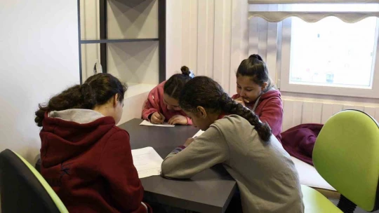 Kuşadalı çocuklar bilgiye ulaşıyor