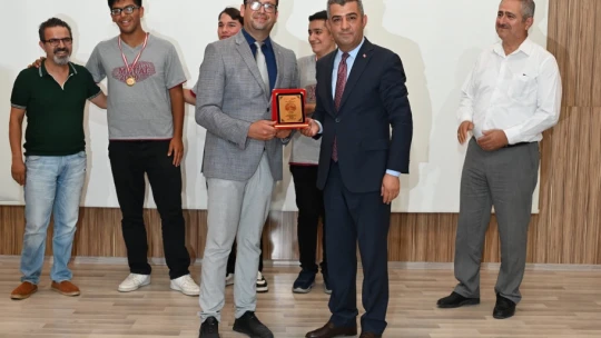 Kuşadalı öğrenciler Matematik Olimpiyatlarında il birincisi oldu