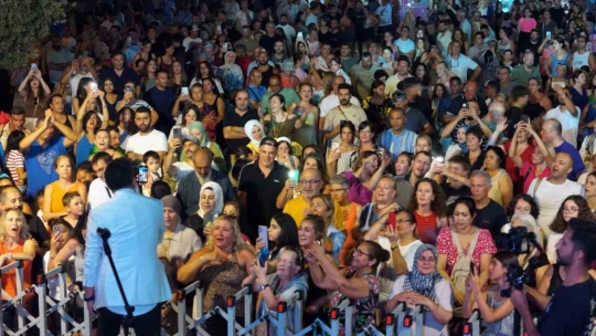 Kuşadalılar 'Yaz Konserleri' ile eğlendi