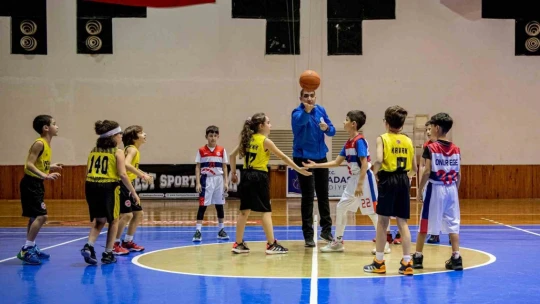 Kuşadası 4 bin 500 sporcuyu ağırladı