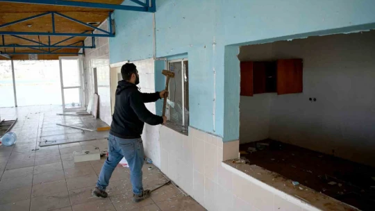 Kuşadası Balıkçılar Kahvesi'nde yenileme çalışmaları başladı