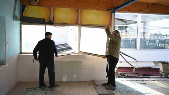 Kuşadası Balıkçılar Kahvesi'nde yenileme çalışmaları başladı