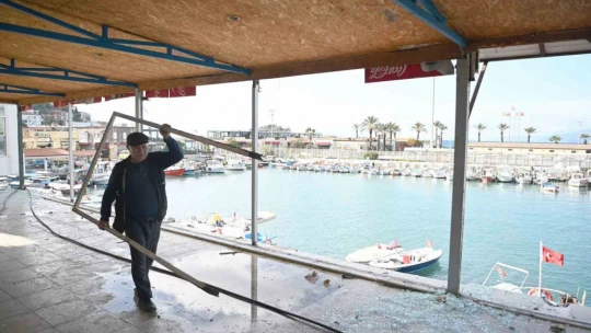 Kuşadası Balıkçılar Kahvesi'nde yenileme çalışmaları başladı