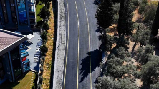 Kuşadası Belediyesi Değirmendere Mahallesi'ndeki asfalt çalışmasını tamamladı