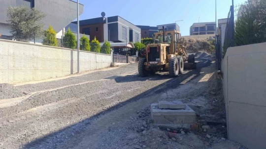 Kuşadası Belediyesi kente yeni yollar kazandırmak için kesintisiz çalışıyor