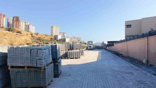 Kuşadası Belediyesi kente yeni yollar kazandırmak için kesintisiz çalışıyor