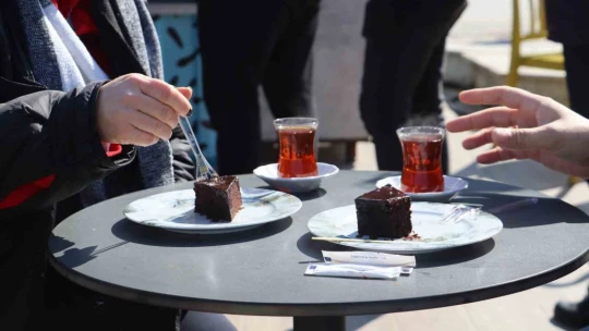 Kuşadası Belediyesi'nden Adalı Kart'a özel 14 Şubat ikramı