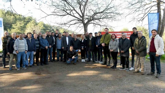 Kuşadası Belediyesi'nden arıcılara malzeme desteği