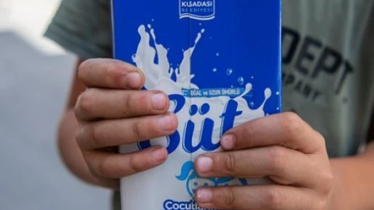 Kuşadası Belediyesi'nden bin 500 çocuğa süt desteği