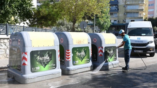 Kuşadası Belediyesi'nden detaylı temizlik çalışması