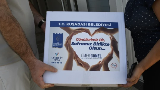 Kuşadası Belediyesi'nden gıda kolisi desteği